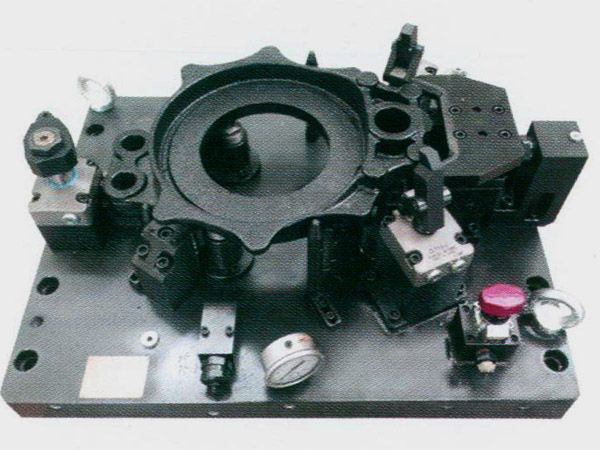 製(zhi)動器底闆(ban)液壓裌具